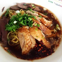 ก๋วยเตี๋ยวเป็ดพะโล้เฮียณัช ปากซอยมังกร