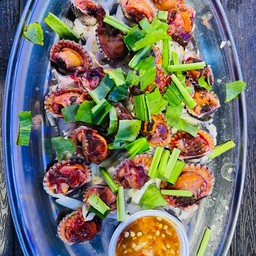 หอยแครงสดๆลวกแกะเปลือกเสิร์ฟพร้อมน้ำจิ้ม