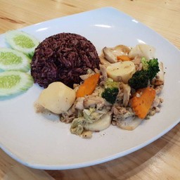 ข้าวผัดผักรวมเต้าหู้อกไก่สับ