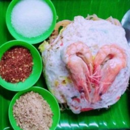 เพ็ญนภาผัดไทห่อไข่