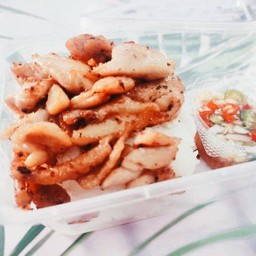 ข้าวหน้าคั่วไก่พริกน้ำปลามะนาวสด