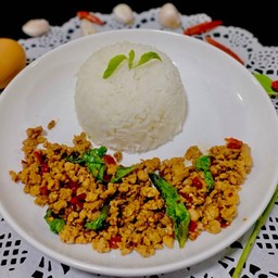 ข้าวกะเพราป่าหมูสับพริกแห้ง