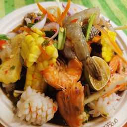 ยำกุ้งหมึก