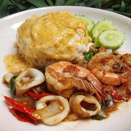 ข้าวกระเพราทะเล+ไข่ข้น