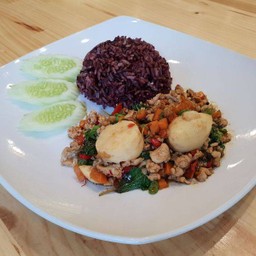 ข้าวผัดกระเพราเต้าหู้อกไก่สับ