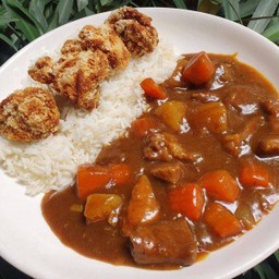 ข้าวแกงกะหรี่ไก่ทอด