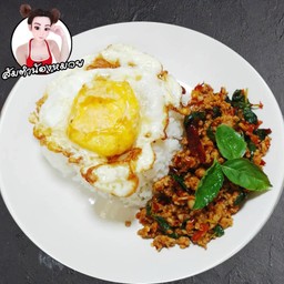 กะเพราหมูสับพริกแห้งราดข้าว (ราคานี้ไม่มีไข่ดาว)