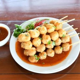 วรารัตน์ ลูกชิ้นทอด ตลาดกำนัน