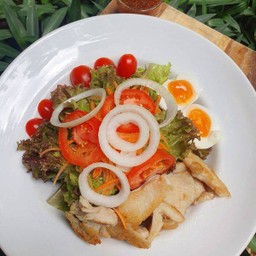 สลัดอกไก่+ไข่ต้ม