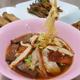 ก๋วยเตี๋ยวเป็ดย่างบางลำภู เจ้าเก่า