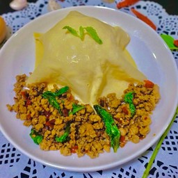 ข้าวกะเพราป่าหมูสับพริกแห้ง+ไข่นุ่ม