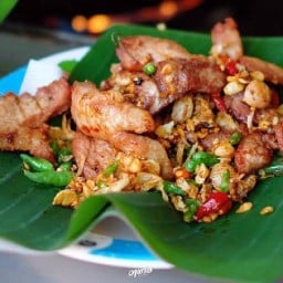 คุณแม่ขา หมูทอด เนื้อทอด