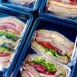 Sandwich & salad