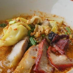 ร้านก๋วยเตี๋ยวต้มยำเกี๊ยวยักษ์ สูตรเฮียสมชาย