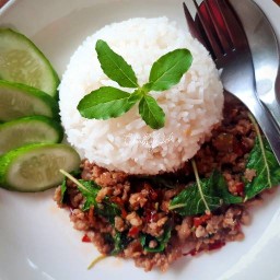 ครัวคุณป๊า-กะเพราพริกแห้ง