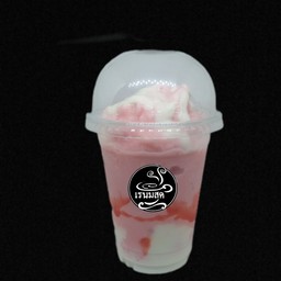 สตอเบอร์รี่โยเกริ๊ต