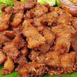 สามชั้นทอดกระเทียม