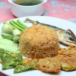 ข้าวผัดน้ำพริกปลาทู