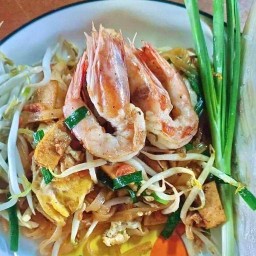 ผัดไทย&หอยทอดชาโคล