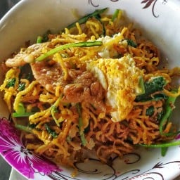 ราดหน้ายอดผักบ้านสมเด็จ