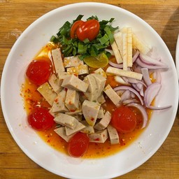 ยำหมูยอไข่เเดง