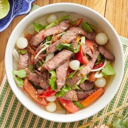 ยำเนื้อย่างกระเทียมโทน