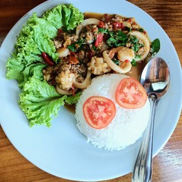 ข้าวหอมมะลิผัดกะเพราทะเล