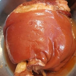 ขาหมูยกขาละ