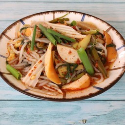 ยำหม่าล่า ไส้กรอก หมูยอ ผัก