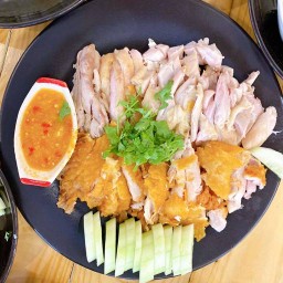 ข้าวมันไก่สิงคโปร์ By อิ่มพุง สาขา J-park