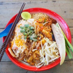 ผัดไทย ร้านมะม่วง คาเฟ่