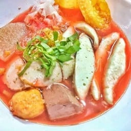 เย็นตาโฟลูกชิ้นปลา