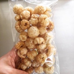ส้มตำ ยำ ลูกชิ้นทอด ร้านโคตรยำ ตำแซ่บ ล็อคที่ 9-10 ตลาดหมื่นล้านลิขิตชีวัน