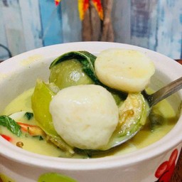 ขนมจีนเขียวหวานลูกชิ้นปลา