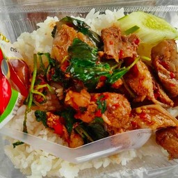 ข้าวกะเพรากระดูกอ่อน
