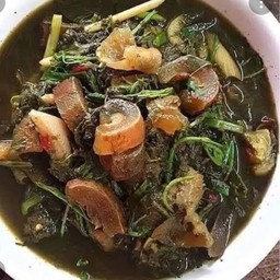 แกงขี้เหล็กใส่หนังหมู