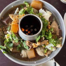 โชติธินก๋วยเตี๋ยวเนื้อตุ๋น