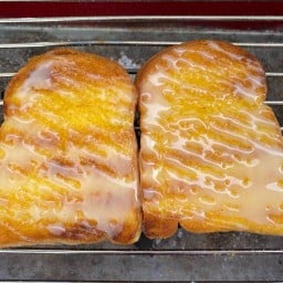 ปังย่างถ่านหน้ามอบางแสน (มัน ปัง)