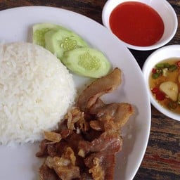 ข้าวหมูทอดกระเทียม