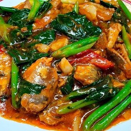ผัดคะน้าปลากระป๋อง (กับข้าว)