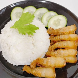หมูสามชั้นทอดน้ำปลา(ราดข้าว)
