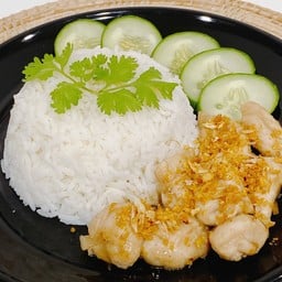 ทอดกระเทียม (ราดข้าว)