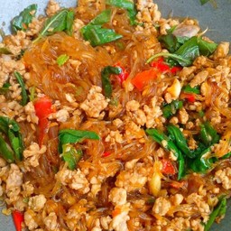 กระเพาวุ้นเส้นกับข้าว[เลือกเนื้อสัตว์ได้ค่ะ]