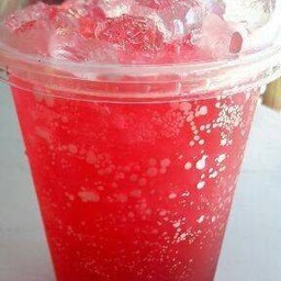 น้ำแดงโซดา