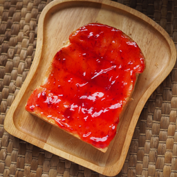 ขนมปังปิ้ง แยมสตรอเบอร์รี่