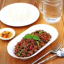 เนื้อผัดเผ็ดใบยี่หร่า