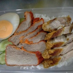 ข้าวหมูแดงหมูกรอบ+กุนเชียง+ไข่เป็ด