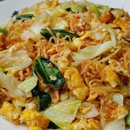 ผัดมาม่าหมุสับ