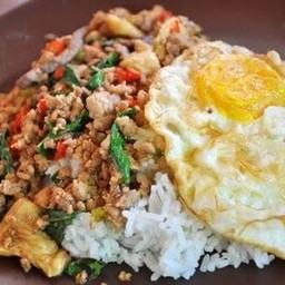 ผัดกะเพราไก่ (กับข้าว)