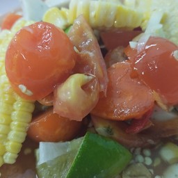 ยำข้าวโพดไข่แดงเค็ม